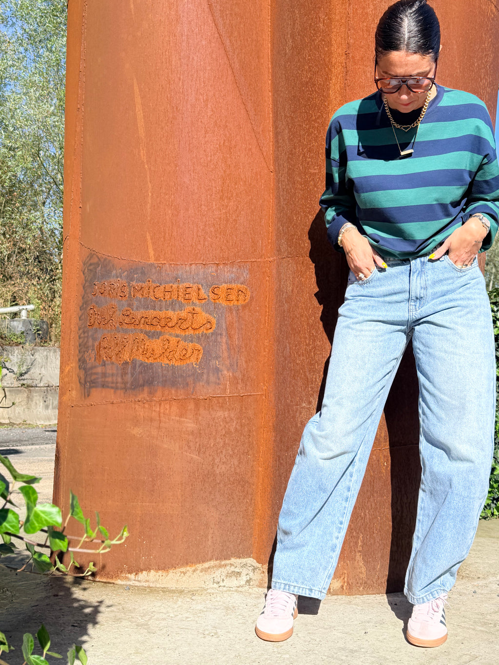 barrel cut     jeans